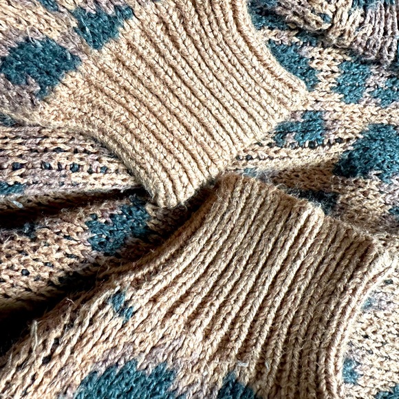 American Eagle Aerie Women’s crew neck leopard print sweater - Picture 5 of 6